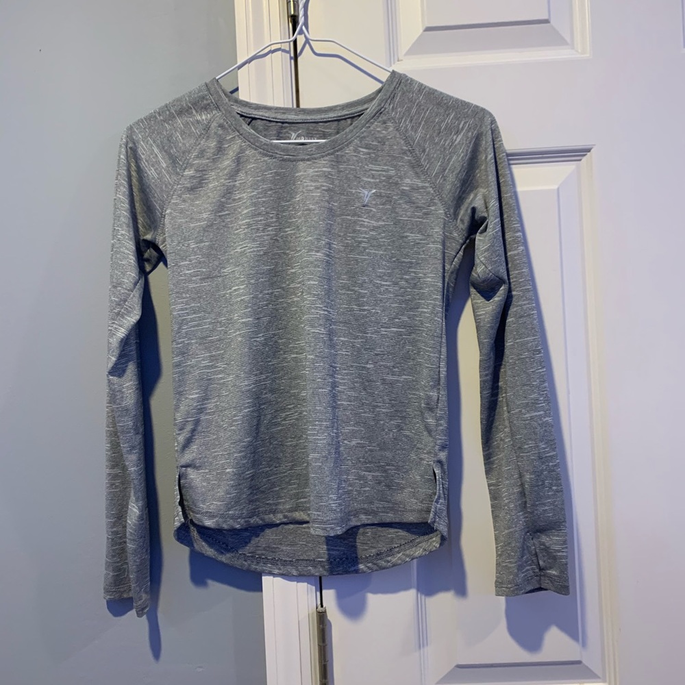 Active wear gray long sleeve shirt